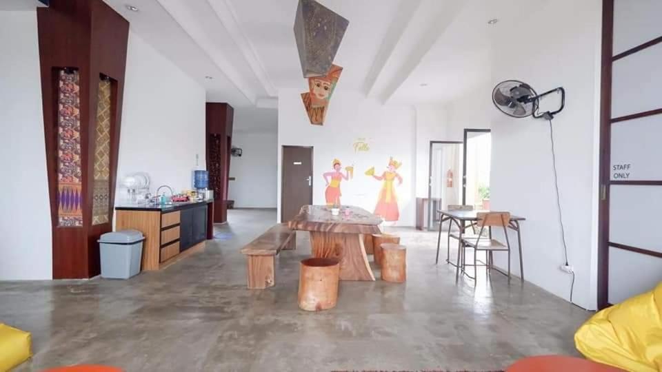 Fello B&B Hostel 레기안 외부 사진